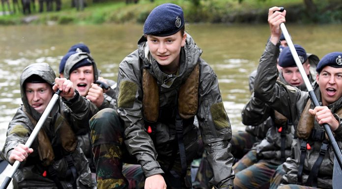 Elisabeth de Bélgica, primera princesa soldado, se despide del ejército