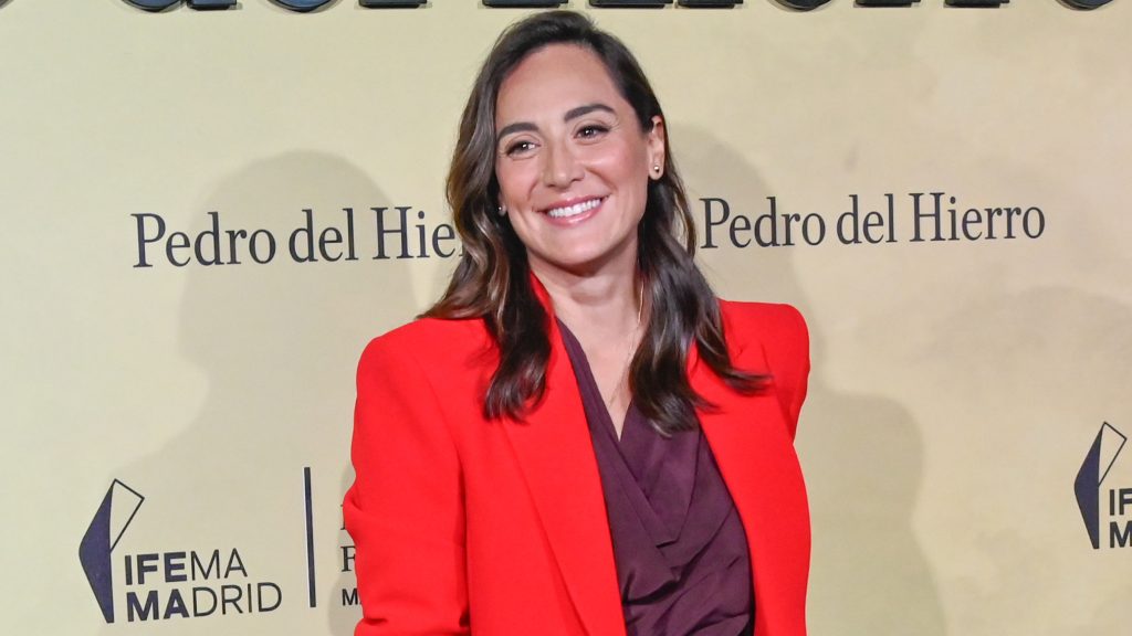 El precioso vestido rojo de Zara de Tamara Falcó y otros 7 con los que hacerte este Black Friday