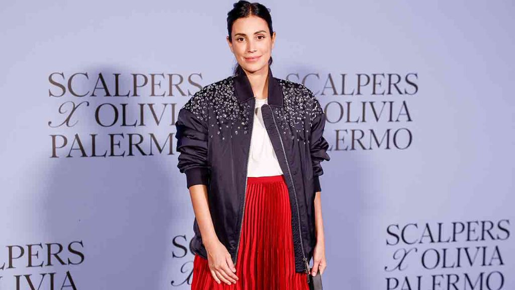 Ficha en Scalpers la bomber con cristales de Sassa de Osma para hacer desenfadados tus looks más clásicos