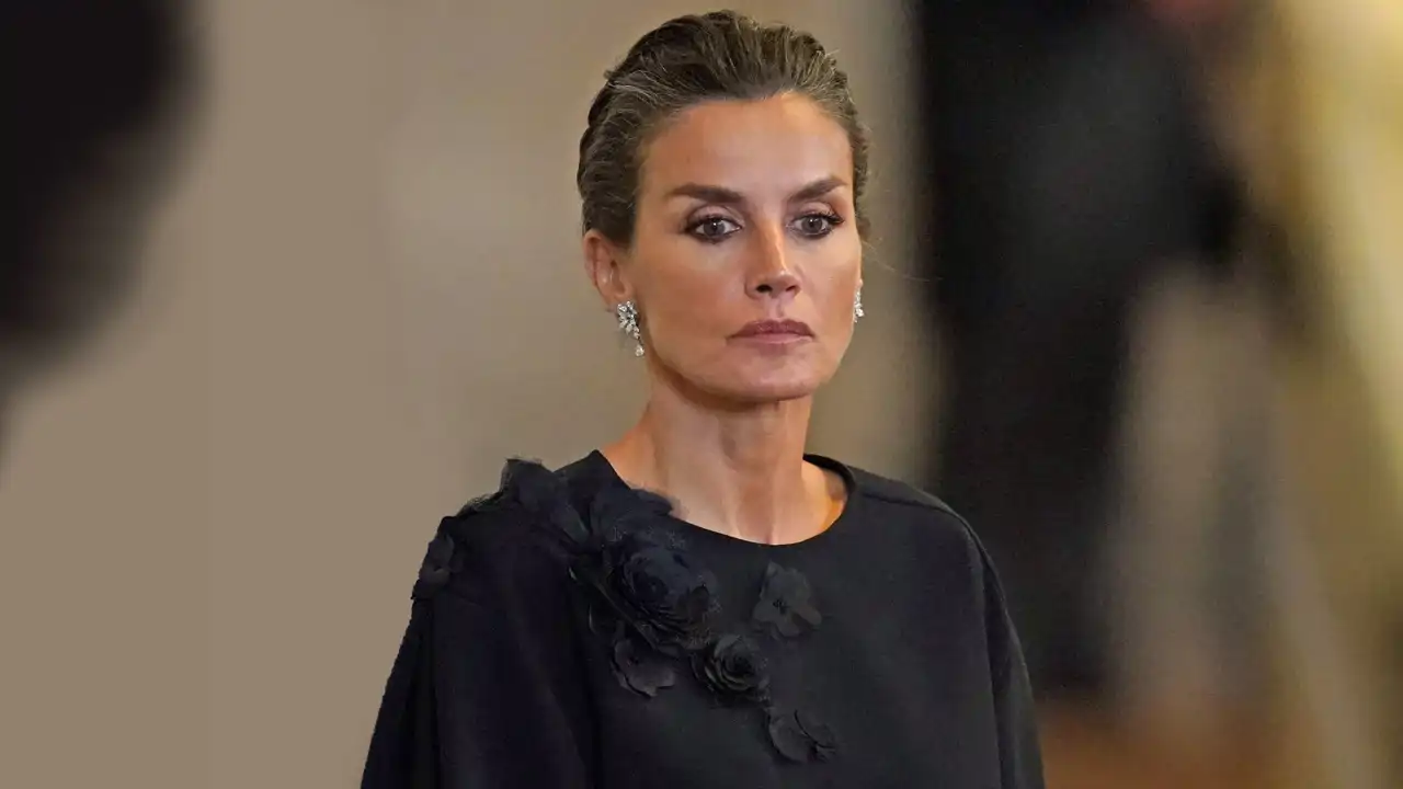 El 'dress code' que la Reina Letizia deberá cumplir en el funeral del Papa Francisco y el privilegio del que no hará uso 